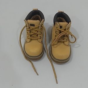 KIDS BUSTER BROWN BOOTS SIZE 6M